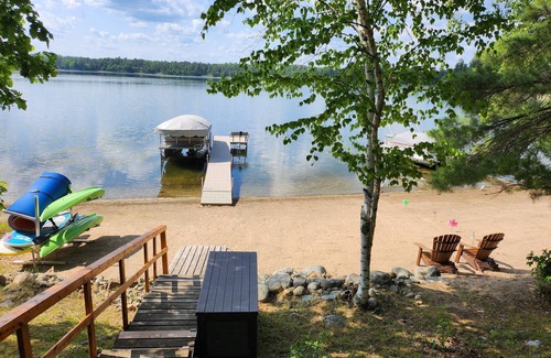 Nevis Cabina | Private lake cabin. WiFi, Beach, Pontoon Rental. Sept. openings! Booking for 26'