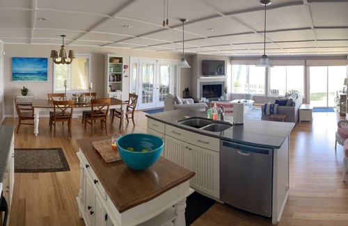 South Haven Casa | Lakefront Cottage w / Private Beach & Sunset Views!