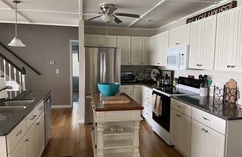 South Haven Casa | Lakefront Cottage w / Private Beach & Sunset Views!
