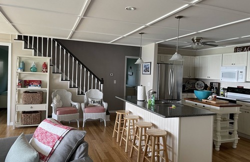 South Haven Casa | Lakefront Cottage w / Private Beach & Sunset Views!
