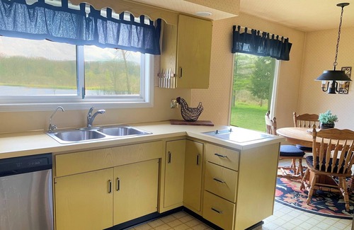 Brooklyn Cabina | Private Lakefront Hideaway