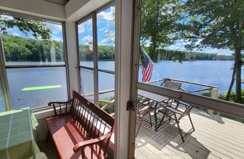 Milford Casa | Casa privada frente al lago, 300 'en el lago, muelle, playa, rampa para botes, 40 millas a Boston