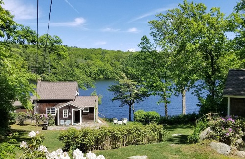Milford Casa | Casa privada frente al lago, 300 'en el lago, muelle, playa, rampa para botes, 40 millas a Boston