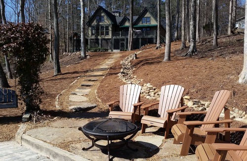 Buckhead Casa | FRENTE AL LAGO PRIVADO EN 2+ AC CON VISTA AL AGUA GRANDE CON TINA CALIENTE (Alquiler mínimo de 30 días solamente)