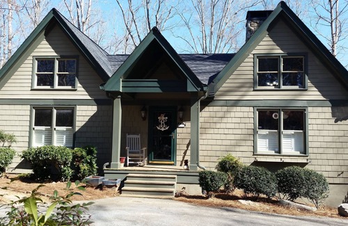 Buckhead Casa | FRENTE AL LAGO PRIVADO EN 2+ AC CON VISTA AL AGUA GRANDE CON TINA CALIENTE (Alquiler mínimo de 30 días solamente)