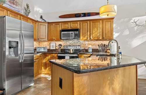 Eatonton Casa | Private Lakefront Spread: BigH2O, Smokehouse, Spa, Firepits, Fence, Pets
