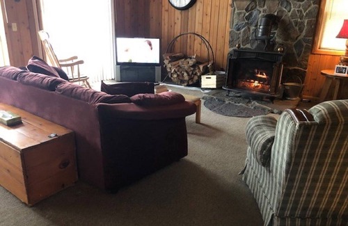 Portage Lake Cabina | Private Lakefront Log Cabin