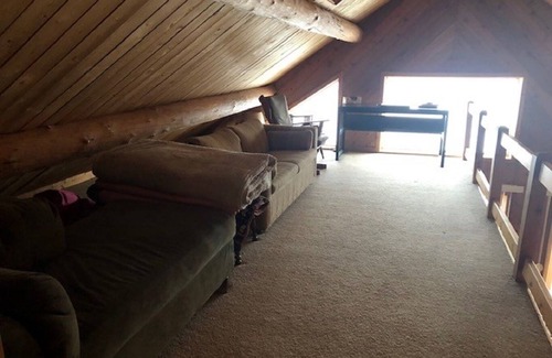 Portage Lake Cabina | Private Lakefront Log Cabin