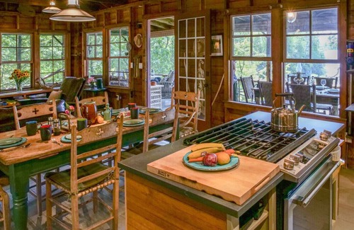 Colchester Cabina | Private Lakehouse with Great Swimming and Epic Sunset Views