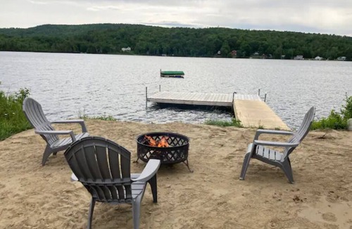 Concord Alquiler De RV | Private Lakeside Camping with Included Tent, Air Mattresses, Kayaks, Fire Wood