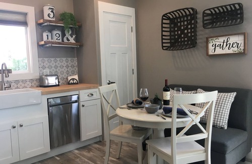Henrico Casa | New Lakeside Guesthouse, Main Lake, a pasos del agua