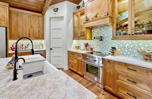 Donnelly Casa | Private Lakeside Lounge W/ Hot Tub