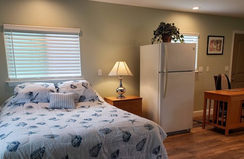 Fern Acres Apartamento | Estudio grande privado con lanai envolvente, nuevo y limpio. A largo plazo disponible