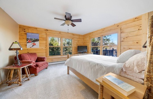 Johnsburg Cabina | Private Lincoln Log Luxury Lodge in the Adirondacks