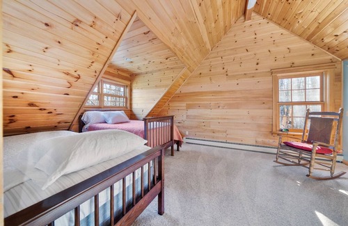 Johnsburg Cabina | Private Lincoln Log Luxury Lodge in the Adirondacks