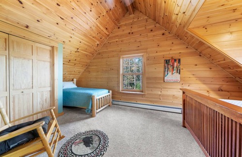Johnsburg Cabina | Private Lincoln Log Luxury Lodge in the Adirondacks