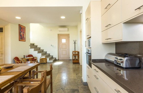 Filaki Villa | Ubicación privada, vistas panorámicas al mar, piscina privada de 50m2, cerca de una playa de arena