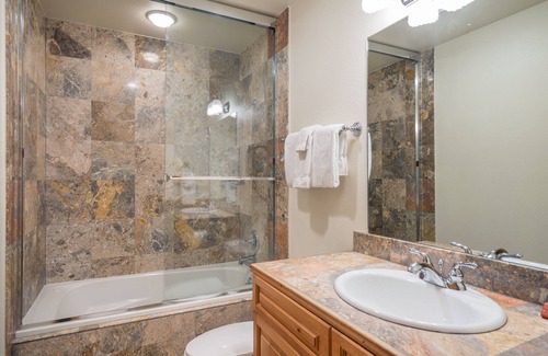 Mountain Village Hotel | Habitación King con cierre económico en Bear Creek Lodge, CO