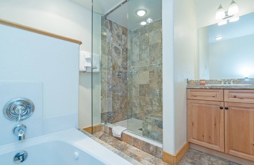 Mountain Village Hotel | Bear Creek Lodge 212C: 1 BR / 1 BA Hotel Room En Mountain Village, capacidad para 2