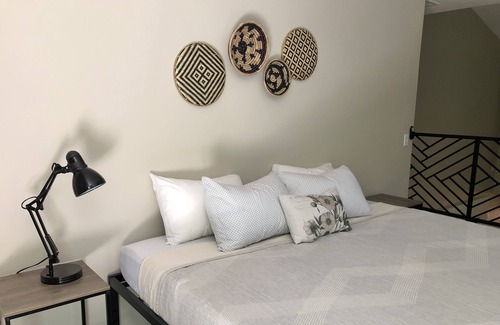 Salem Casa | Private Lodge with Loft and Balcony Near Auburn: 2 Bed/ 2 Bath/ Huge Deck
