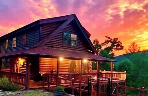 Marion Cabina | Private Log Cabin in woods, Fenced, Mountain Views