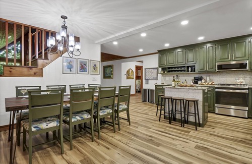 Mount Airy Cabina | Private Luxe Riverfront Cabin: Pool; Hot Tub; Fire pit; Game Room; Disc Golf