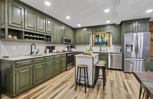 Mount Airy Cabina | Private Luxe Riverfront Cabin: Pool; Hot Tub; Fire pit; Game Room; Disc Golf