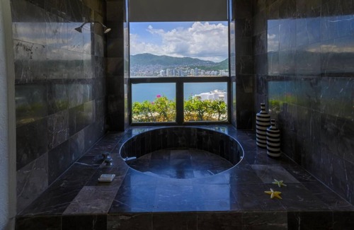 Unta Bruja Villa | Villa de Lujo Frente al Mar en Acapulco - ¡Oferta!