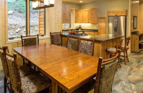 Bend Cabina | Espectacular casa / cabaña de lujo, bañera de hidromasaje, entorno precioso y privado en el lago Tumalo, Bend Oregon