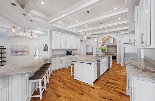 McDonald Casa | Private luxury home McDonald TN pool, hot tub, bar, volleyball, fitness, game rm