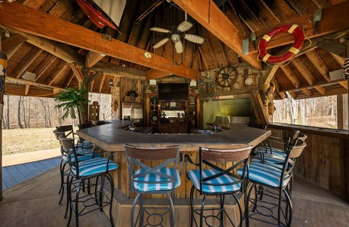 McDonald Casa | Private luxury home McDonald TN pool, hot tub, bar, volleyball, fitness, game rm