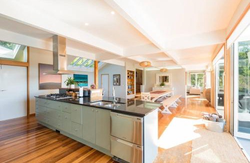 Paihia Villa | Private Luxury in Paihia - with Heated Pool!