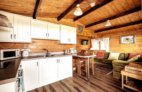 Ballycastle Cabina | Private luxury log cabin with hot tub and stunning views!