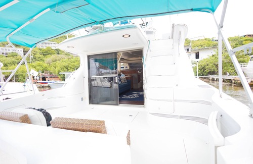 Benner Alquiler De Eote | Private Luxury Yacht for up to six guests - Day or Night charters!
