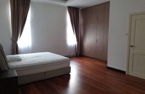 Teluk Cempedak Casa | Mansion By the King's Palace