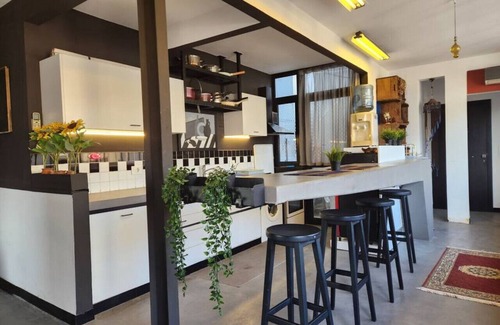 Mar Mikhael Apartamento | Private Mar Mikhael Loft: Best View 24/7 Power