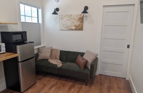 Pooler Apartamento | Private Master Suite - 1 Bed 1 Bath 1 Futon 1 Kitchen