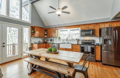 Apison Casa | Private Modern A-Frame with Southern Charm