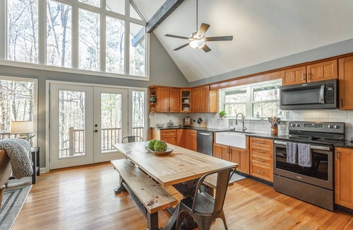 Apison Casa | Private Modern A-Frame with Southern Charm