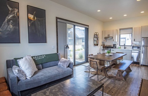 Powell Butte Casa | Private Modern Cabin Walking Distance to Resort and Amenities (New Construction)