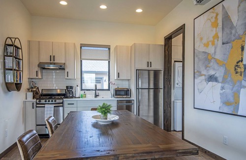 Powell Butte Casa | Private Modern Cabin Walking Distance to Resort and Amenities (New Construction)