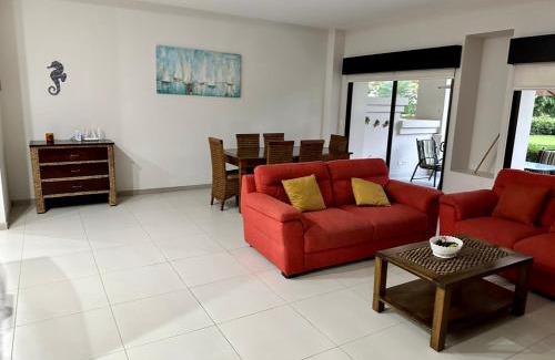 Barrio Santa Lucía Casa | Private Modern Condo by Jac Beach