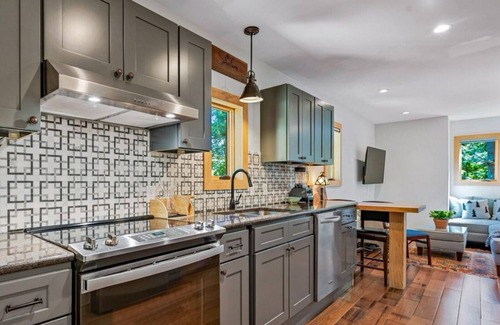 Mars Hill Casa | Private Modern Highlands Cottage
