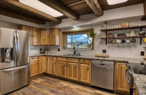 Colorado Springs Cabina | Private Mountain Cabin! King Beds 8 Acres Game Room Pet Friendly