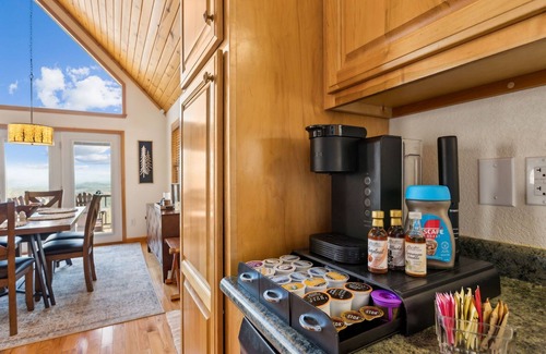 Murphy Cabina | Private Mountain Cabin Retreat 1.5 acres, Amazing Views, Hot Tub, STARLINK Wifi