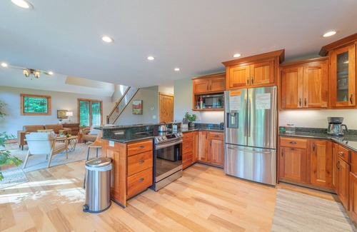 Marble Casa | Private Mountain home with pond & fire pit