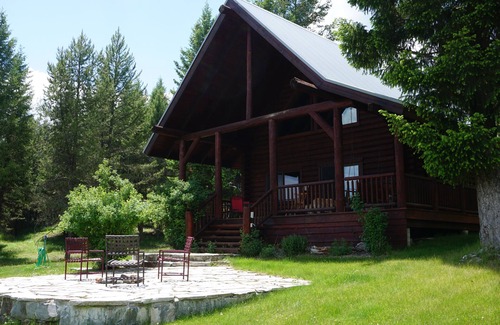 Fortine Cabina | Privada Montaña Log Cabin perfecta para: una pequeña familia o romántico retiro.
