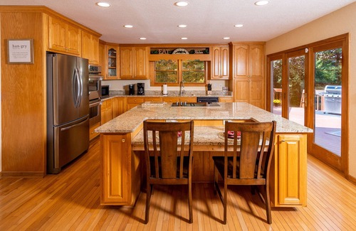 Murphy Casa | Private Mtn Home with views, Hot Tub, 3 Fireplaces, Steam Shower, Pizza Oven