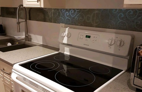 Upper Lonsdale Casa | Private New 2 BRM suite in North Vancouver