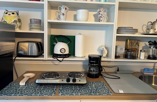College Park Apartamento | Private! New! Clean! Gated! Sleeps 5 guests. 2BR/1BA, Fast WiFi, Free Parking.